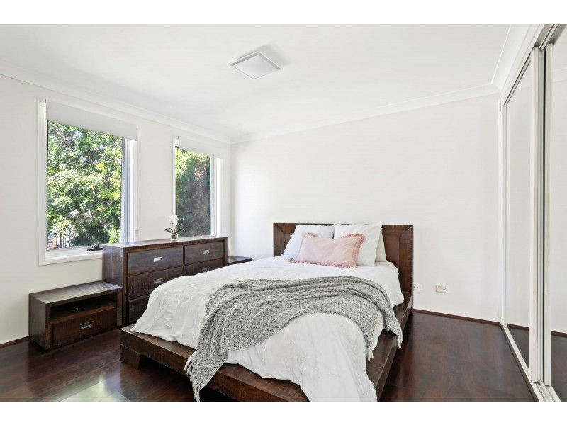 8 Tate Crescent, Horningsea Park NSW 2171