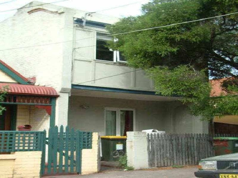 32 NEWINGTON ROAD, Marrickville NSW 2204