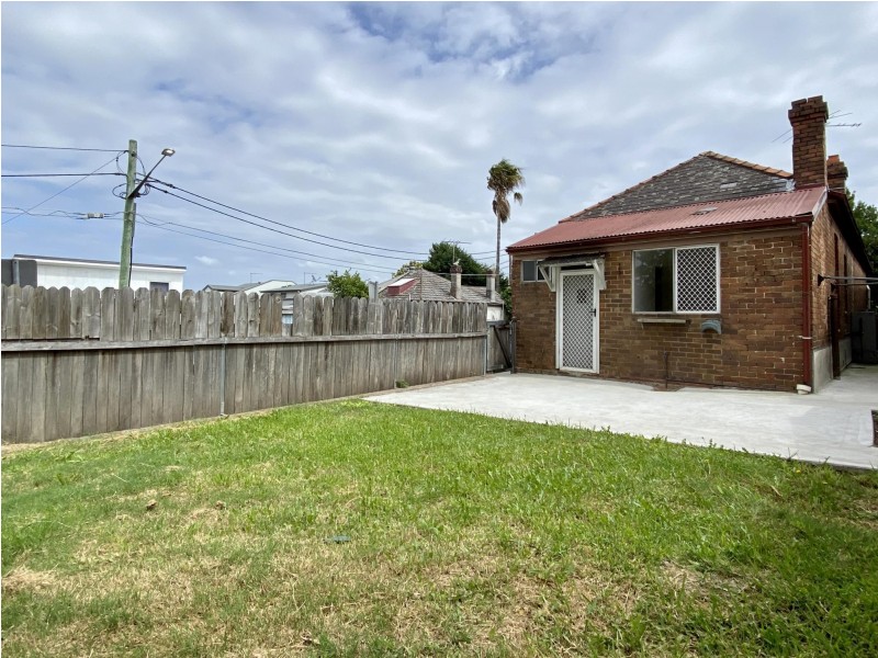 110 Unwins Bridge Road, St Peters NSW 2044