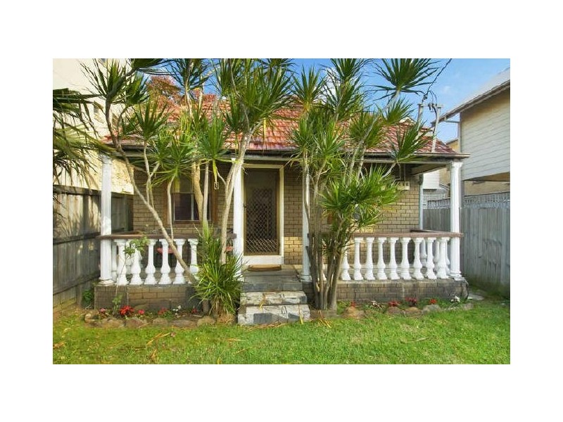 8 DERBYSHIRE STREET, Leichhardt NSW 2040