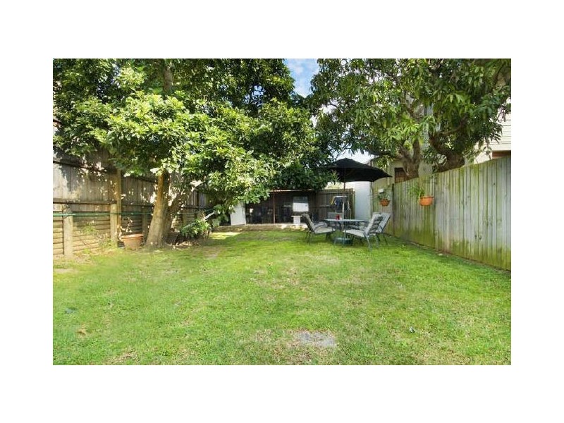 8 DERBYSHIRE STREET, Leichhardt NSW 2040