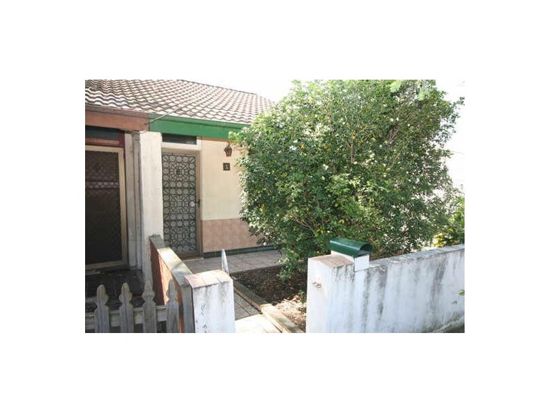 1 SUTHERLAND STREET, St Peters NSW 2044