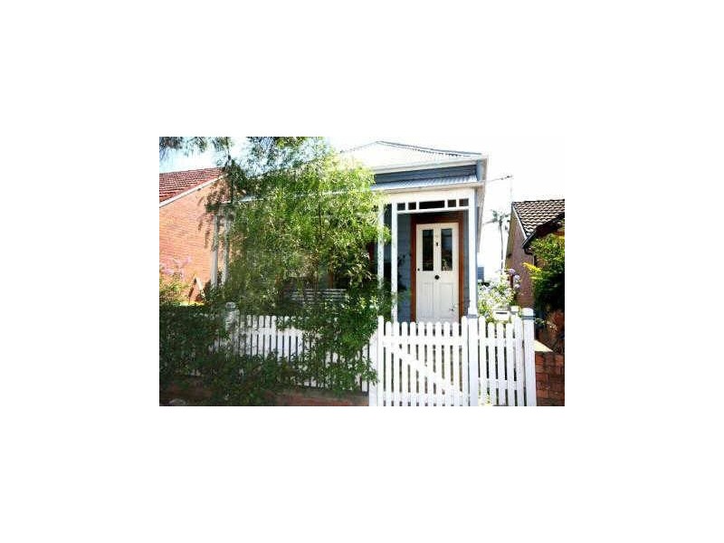 19 YELVERTON STREET, St Peters NSW 2044