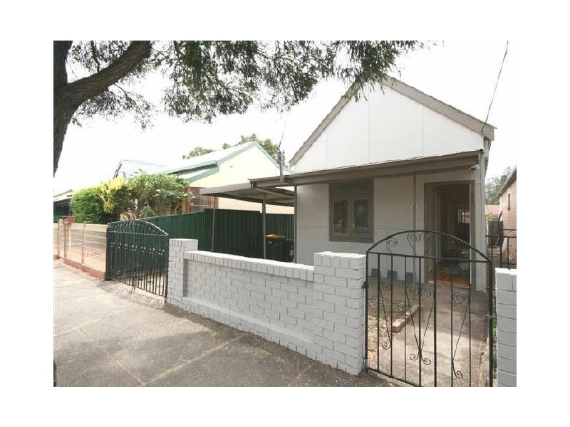 18 PETERSHAM ROAD, Marrickville NSW 2204