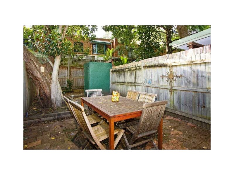 16 FLORA STREET, Erskineville NSW 2043