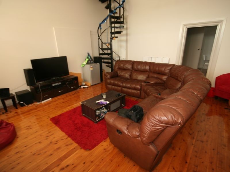 2 Burrows Ave, Sydenham NSW 2044