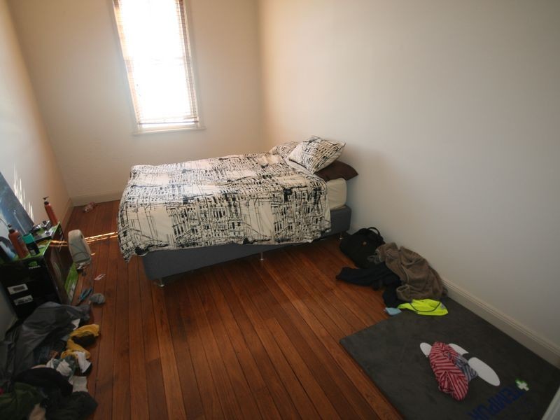 2 Burrows Ave, Sydenham NSW 2044