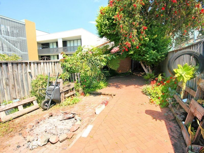 21 Campbell Street, St Peters NSW 2044