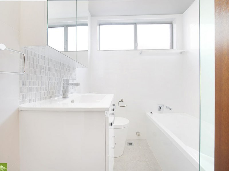 1/20 Rowland Avenue, Wollongong NSW 2500