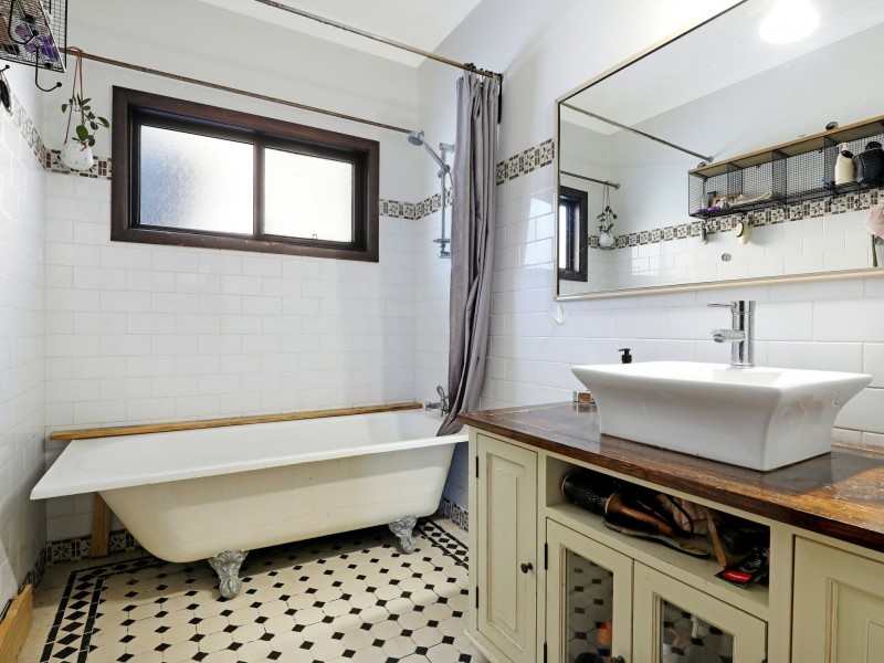 99 Heaslip Street, Mangerton NSW 2500