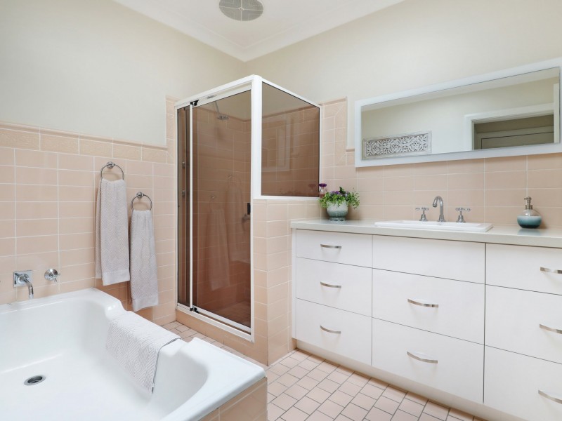 6 Nioka Avenue, Keiraville NSW 2500