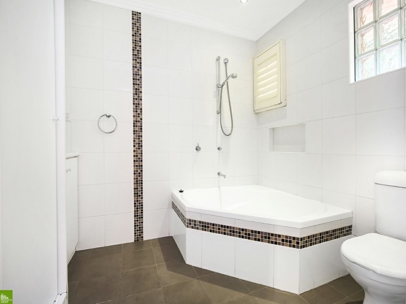 2/7 Kelvin Road, Coniston NSW 2500