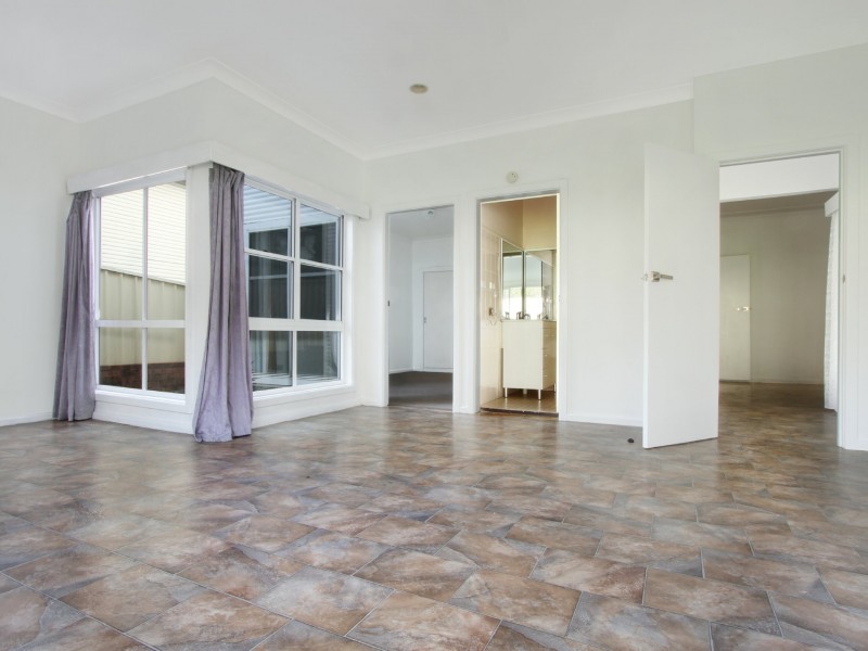 31 London Drive, West Wollongong NSW 2500