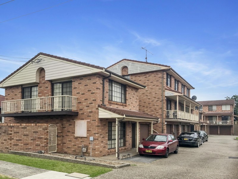 6/4 Heaslip Street, Coniston NSW 2500