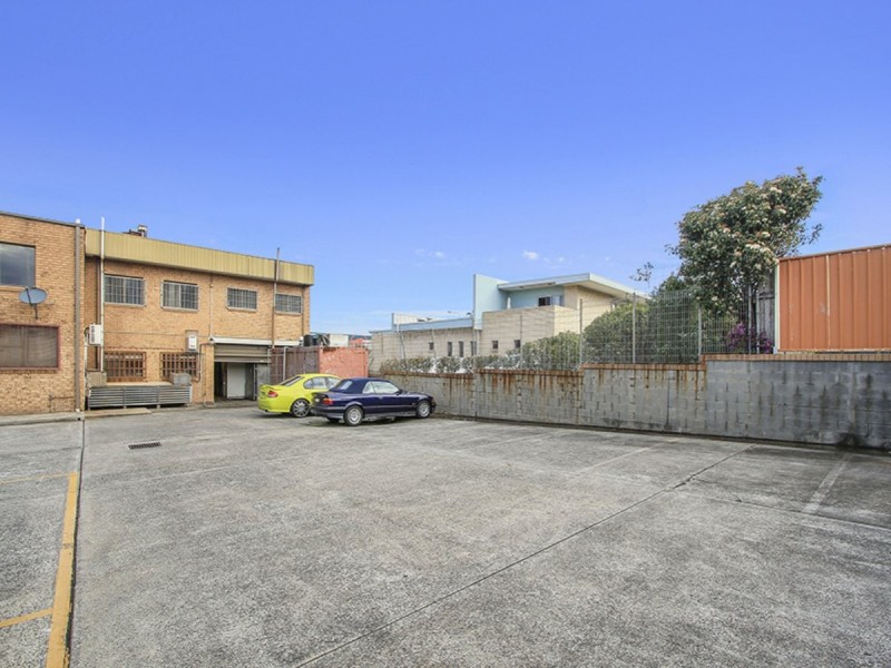 Level 2/260 Cowper Street, Warrawong NSW 2502