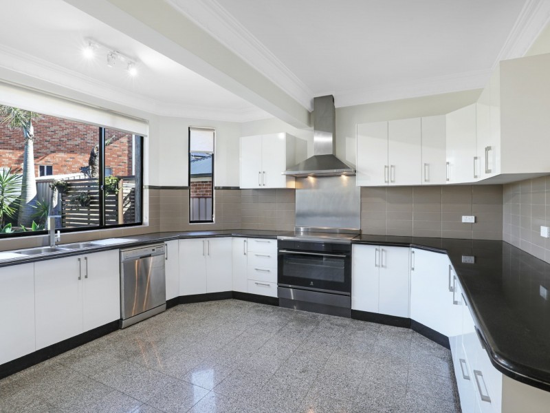 30 Denham Drive, Horsley NSW 2530