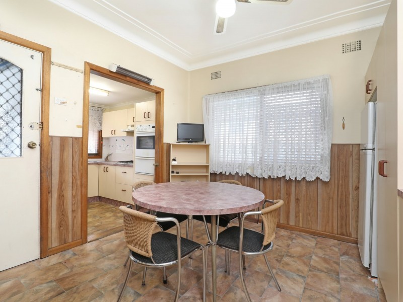 70 Ranchby Ave, Lake Heights NSW 2502