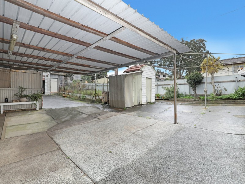70 Ranchby Ave, Lake Heights NSW 2502