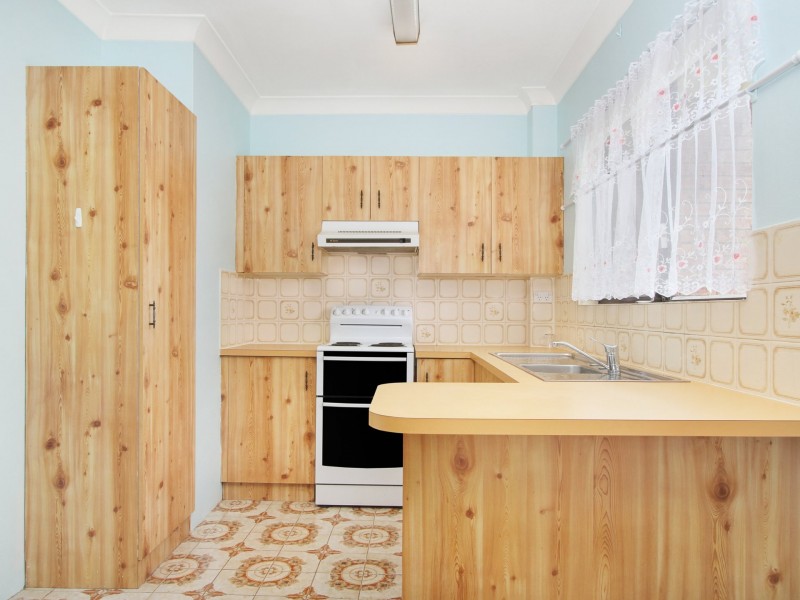 1/37 Roberts Ave, Barrack Heights NSW 2528