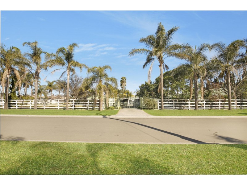 3 Kingston Town Drive, Kembla Grange NSW 2526