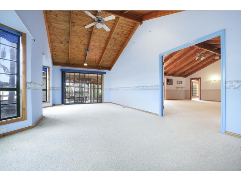 3 Kingston Town Drive, Kembla Grange NSW 2526