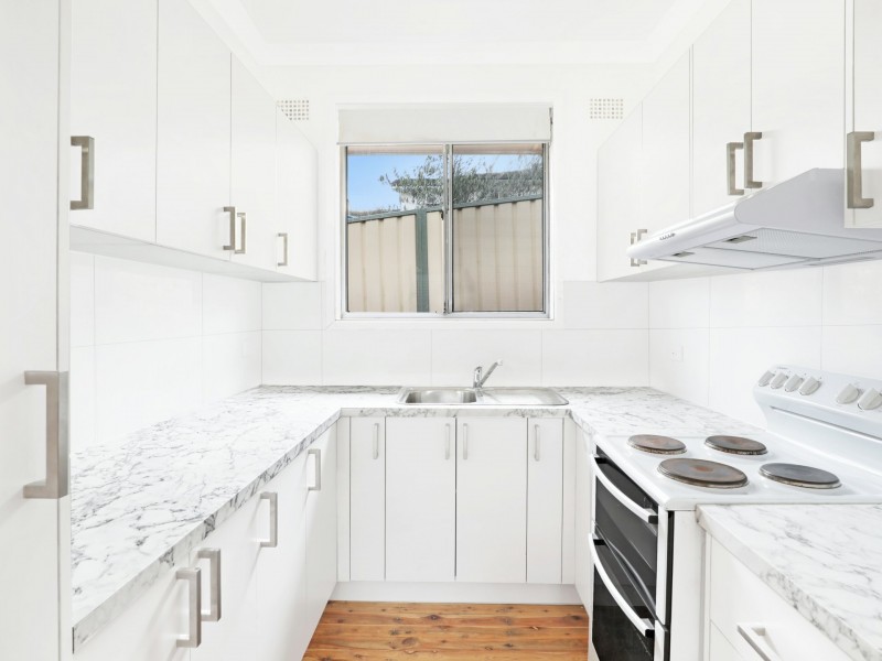 2/13 Cochrane Street, West Wollongong NSW 2500