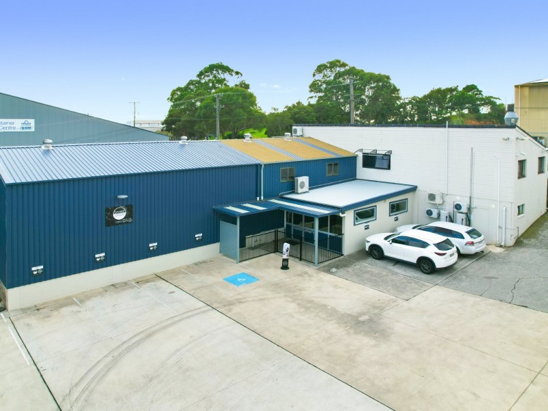 14 Investigator Drive, Unanderra NSW 2526