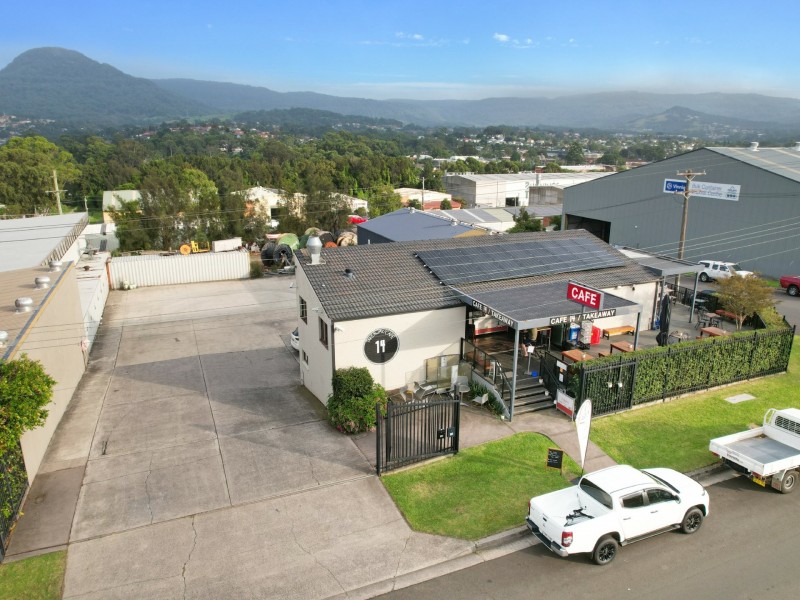14 Investigator Drive, Unanderra NSW 2526