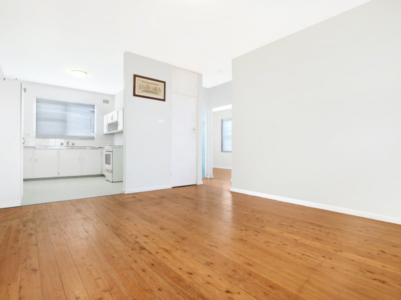 4/8 London Drive, West Wollongong NSW 2500