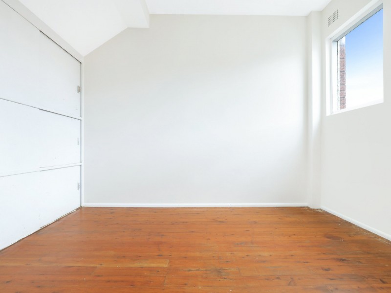 4/8 London Drive, West Wollongong NSW 2500