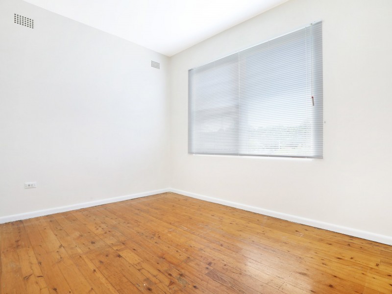 4/8 London Drive, West Wollongong NSW 2500