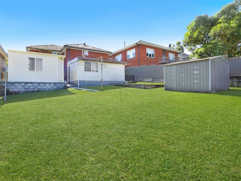 73 Heaslip Street, Coniston NSW 2500
