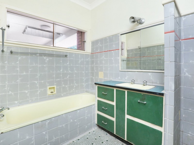 6 Chislehurst Ave, Figtree NSW 2525