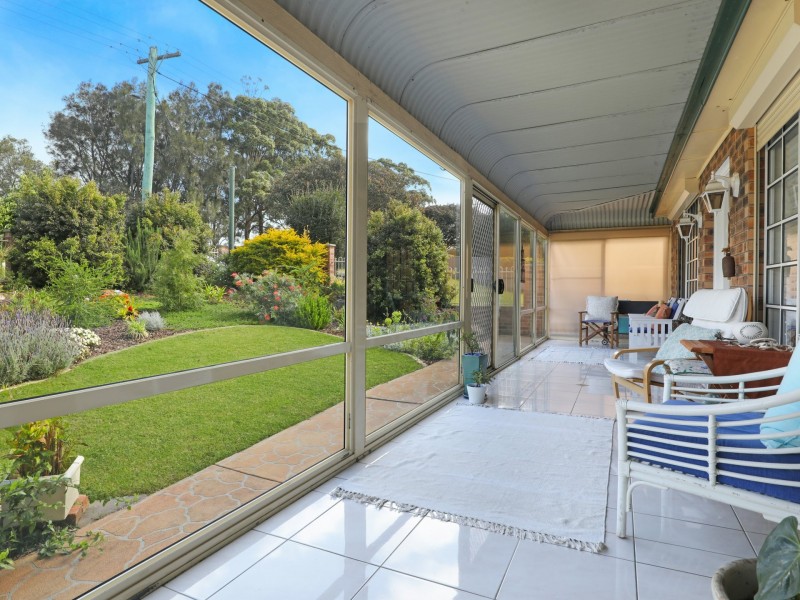 18 Roycroft Ave, Mount Warrigal NSW 2528