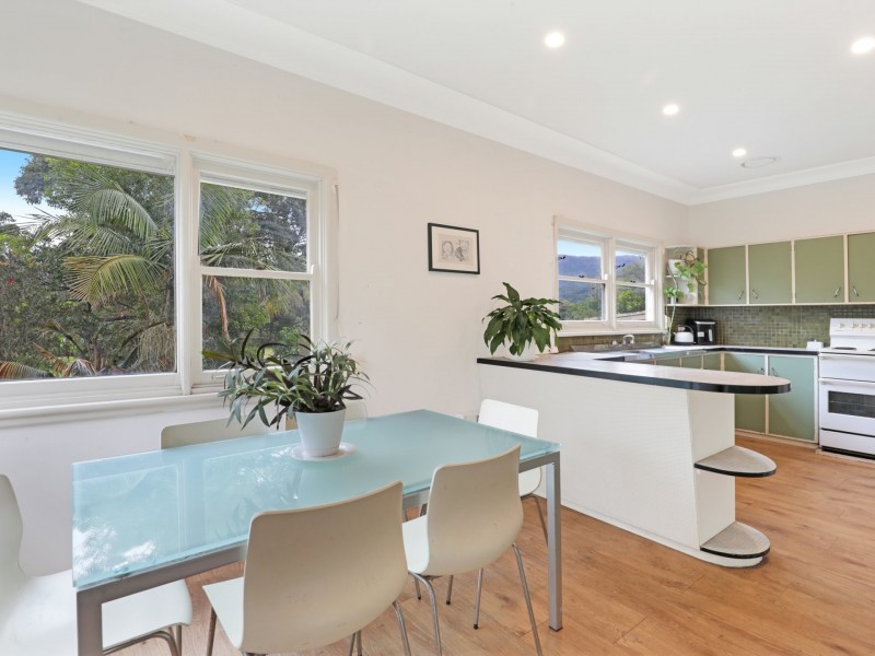 32 Pooraka Ave, West Wollongong NSW 2500