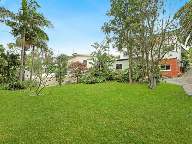 32 Pooraka Ave, West Wollongong NSW 2500
