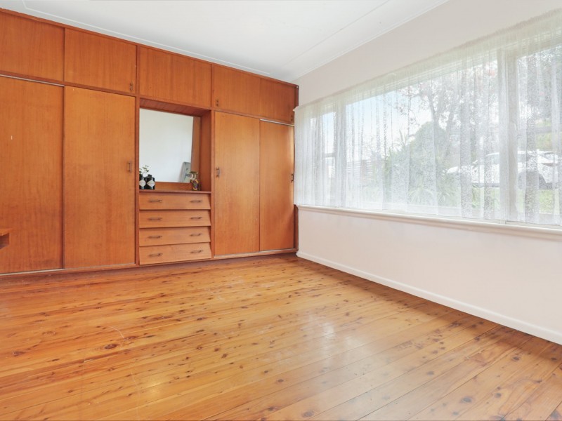 32 Pooraka Ave, West Wollongong NSW 2500