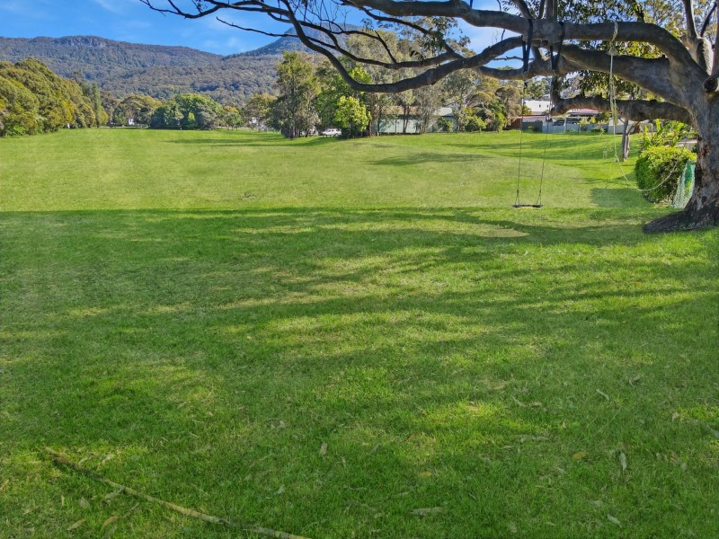 32 Pooraka Ave, West Wollongong NSW 2500