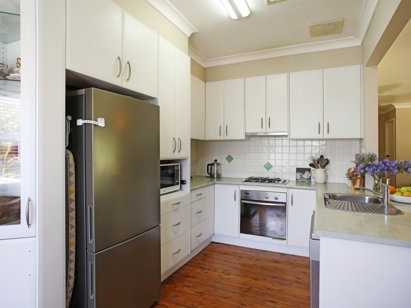 8 Baker Place, Mount Warrigal NSW 2528