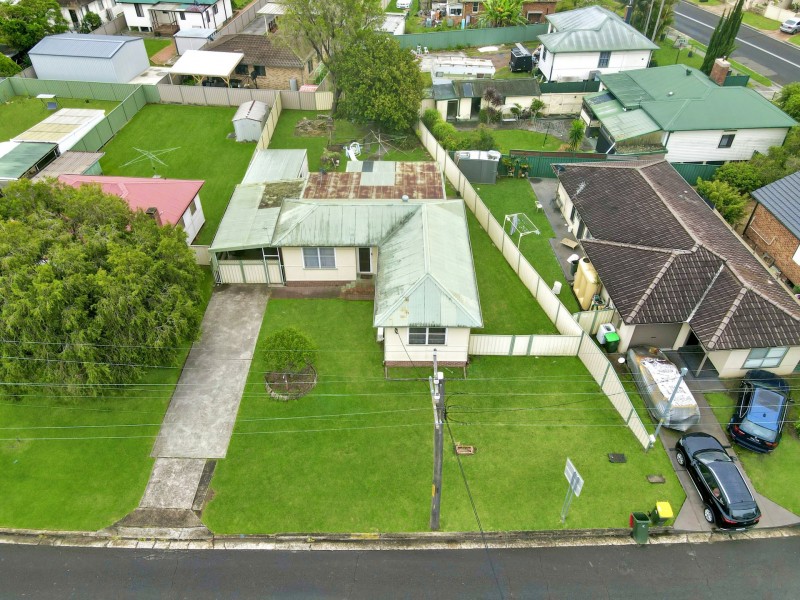 4 Barnes Street, Berkeley NSW 2506