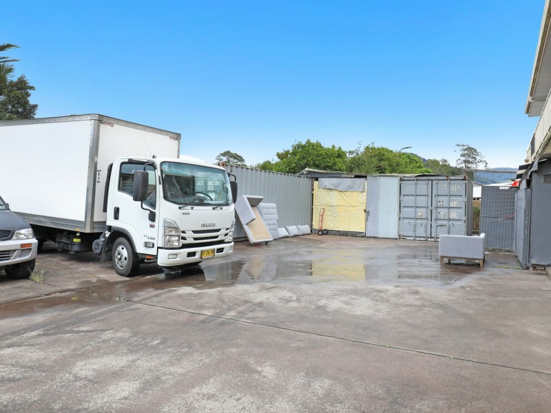 Shop 3/2 Tallegalla Street, Unanderra NSW 2526