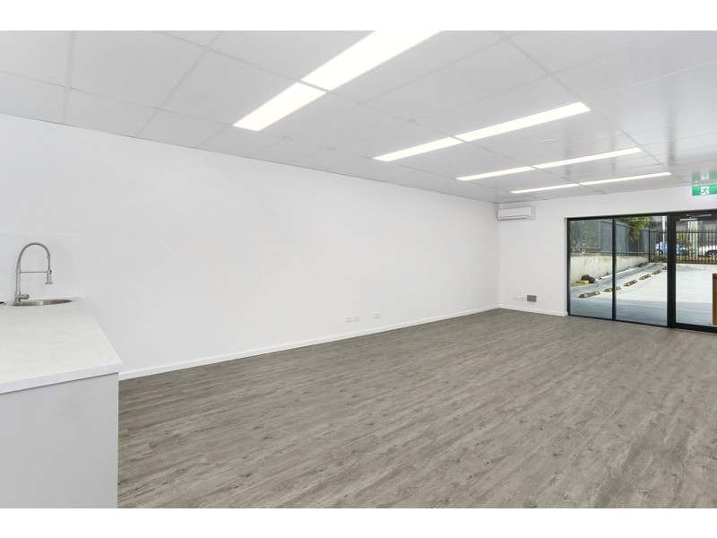 2/26 Industrial Rd, Unanderra NSW 2526