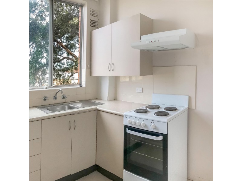 12/142 Gladstone Avenue, Coniston NSW 2500