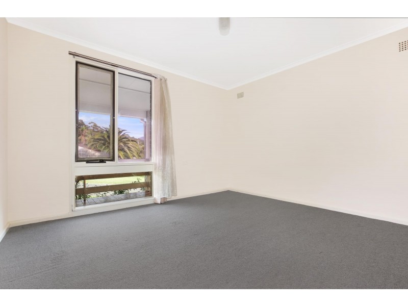 2 Kotara Cres (Warrah Place), Unanderra NSW 2526