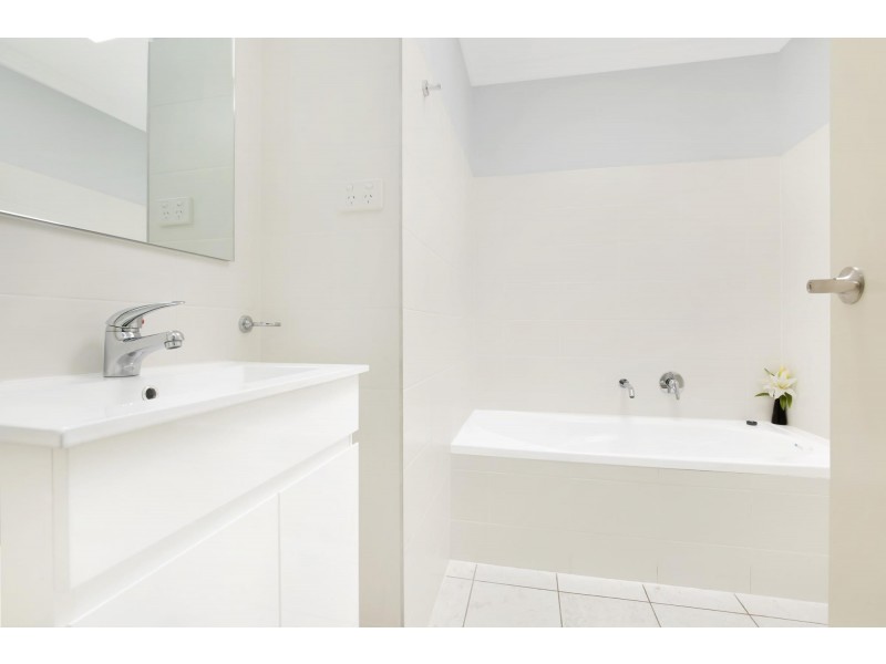 5/15 Hingston Close, Lake Heights NSW 2502