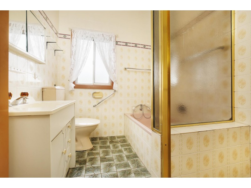 156 Gladstone Avenue, Coniston NSW 2500