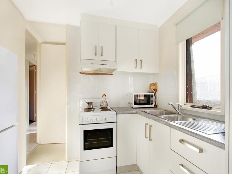 2 Kotara Crescent, Unanderra NSW 2526