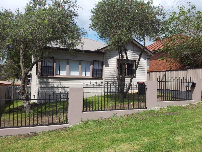 31 Bridge Street, Coniston NSW 2500
