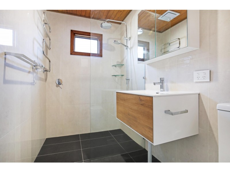 17 Prospect Street, Mount Saint Thomas NSW 2500