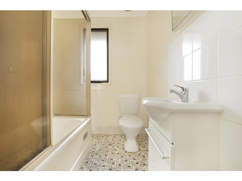 2 Kotara Cres (Warrah Place), Unanderra NSW 2526